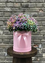 Цветочная композиция из Гипсофила и Розы в шляпной коробке в Староджерелиевской