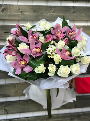 Букет цветов из: Розы и Хризантемы в Староджерелиевской