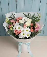 Букет цветов из:  Розы, Лизиантусы и Хризантемы в Староджерелиевской