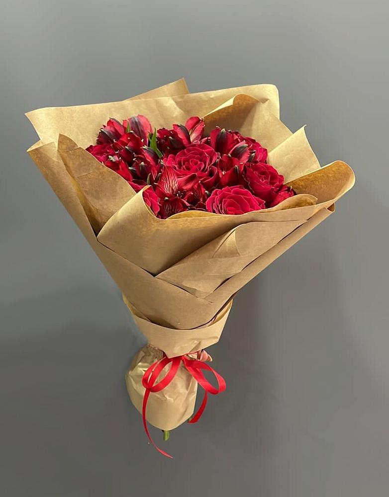 Букет цветов из: Альстромерии и Розы в Староджерелиевской