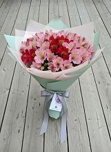 Букет цветов из:  Альстромерии в Староджерелиевской