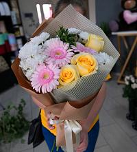 Букет цветов из:  Герберы, Розы и Хризантемы в Староджерелиевской