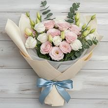 Букет цветов из:  Лизиантусы в Староджерелиевской