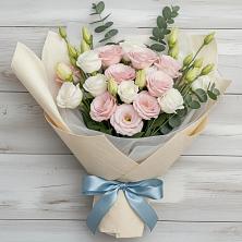 Букет цветов из:  Лизиантусы в Староджерелиевской