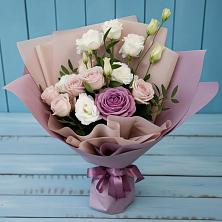 Букет цветов из:  Розы и Лизиантусы в Староджерелиевской