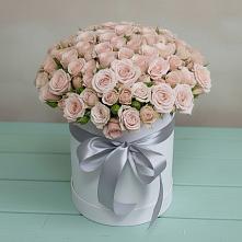 Цветочная композиция из Розы в шляпной коробке в Староджерелиевской