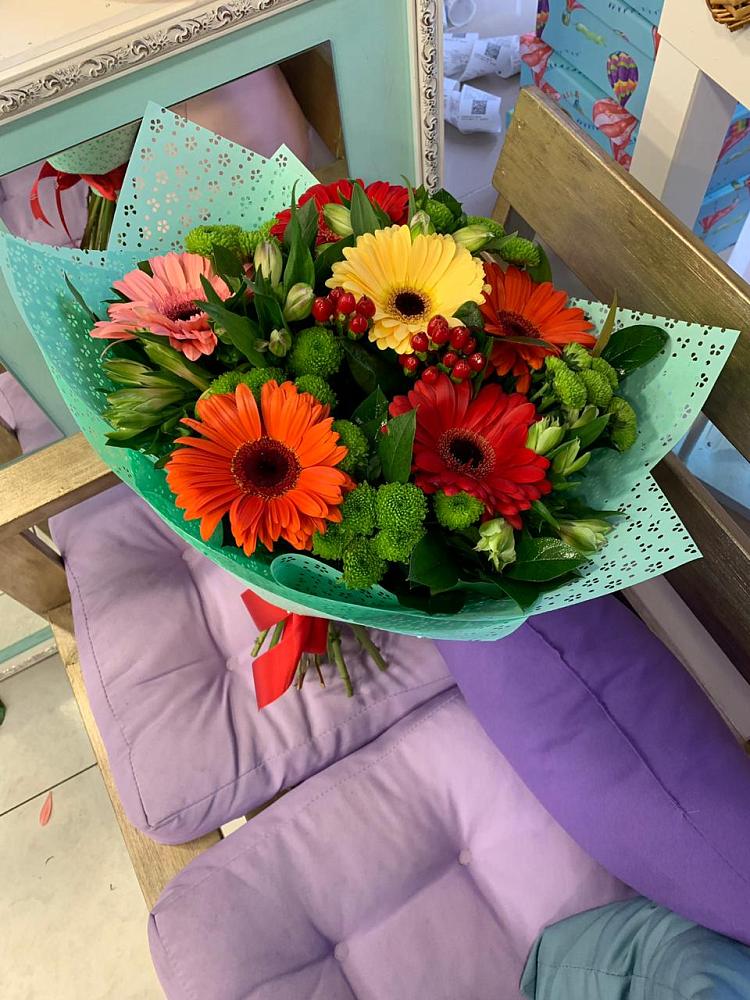 Букет цветов из: Герберы, Хризантемы и Альстромерии в Староджерелиевской
