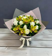 Букет цветов из:  Орхидеи и Розы в Староджерелиевской