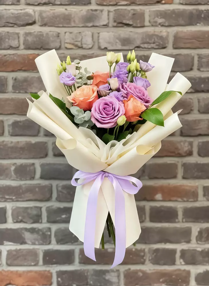 Букет цветов из: Лизиантусы и Розы в Староджерелиевской