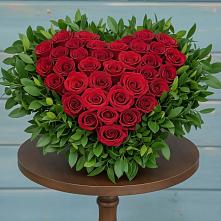 Цветочная композиция из Розы в виде сердца в Староджерелиевской