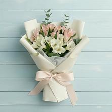 Букет цветов из:  Альстромерии #REPLACE_PRED# Староджерелиевской