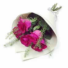 Букет цветов из:  Розы в Староджерелиевской