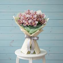 Букет цветов из:  Орхидеи и Розы в Староджерелиевской