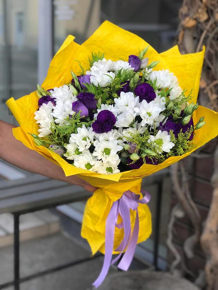 Букет цветов из: Ирисы, Хризантемы и Ромашки в Староджерелиевской