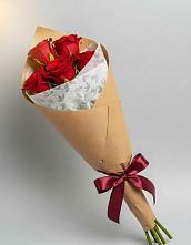 Букет цветов из:  Розы в Староджерелиевской