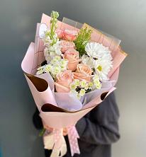 Букет цветов из:  Хризантемы и Розы в Староджерелиевской