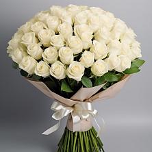 Букет 101 беля роза Белоснежка в Староджерелиевской