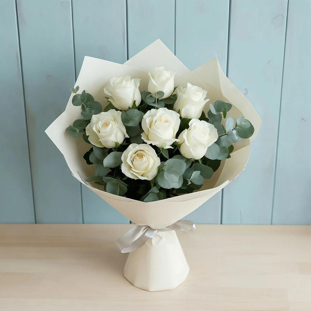 Букет Белые розы в Эвкалипте в Староджерелиевской