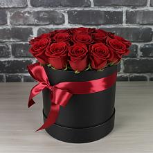 Цветочная композиция из Розы в шляпной коробке в Староджерелиевской