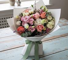 Букет цветов из:  Розы, Лизиантусы и Гвоздики в Староджерелиевской