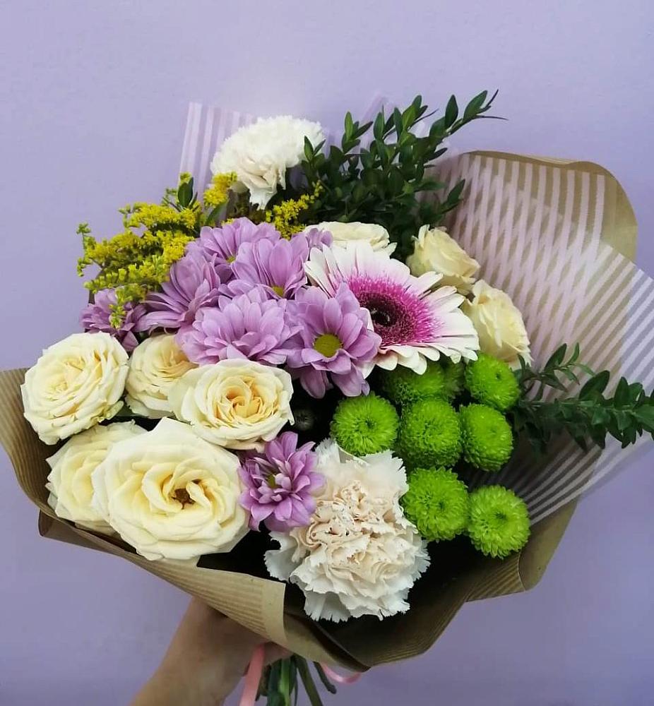 Букет цветов из: Хризантемы, Розы, Гвоздики и Герберы в Староджерелиевской