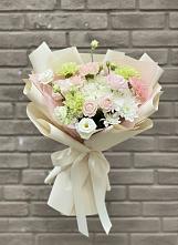 Букет цветов из:  Гвоздики, Розы, Лизиантусы и Хризантемы в Староджерелиевской