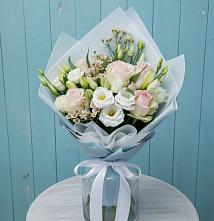 Букет цветов из:  Розы и Лизиантусы в Староджерелиевской