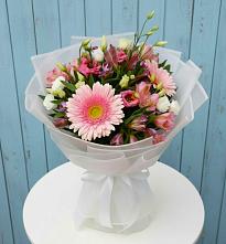 Букет цветов из:  Герберы, Альстромерии и Лизиантусы #REPLACE_PRED# Староджерелиевской