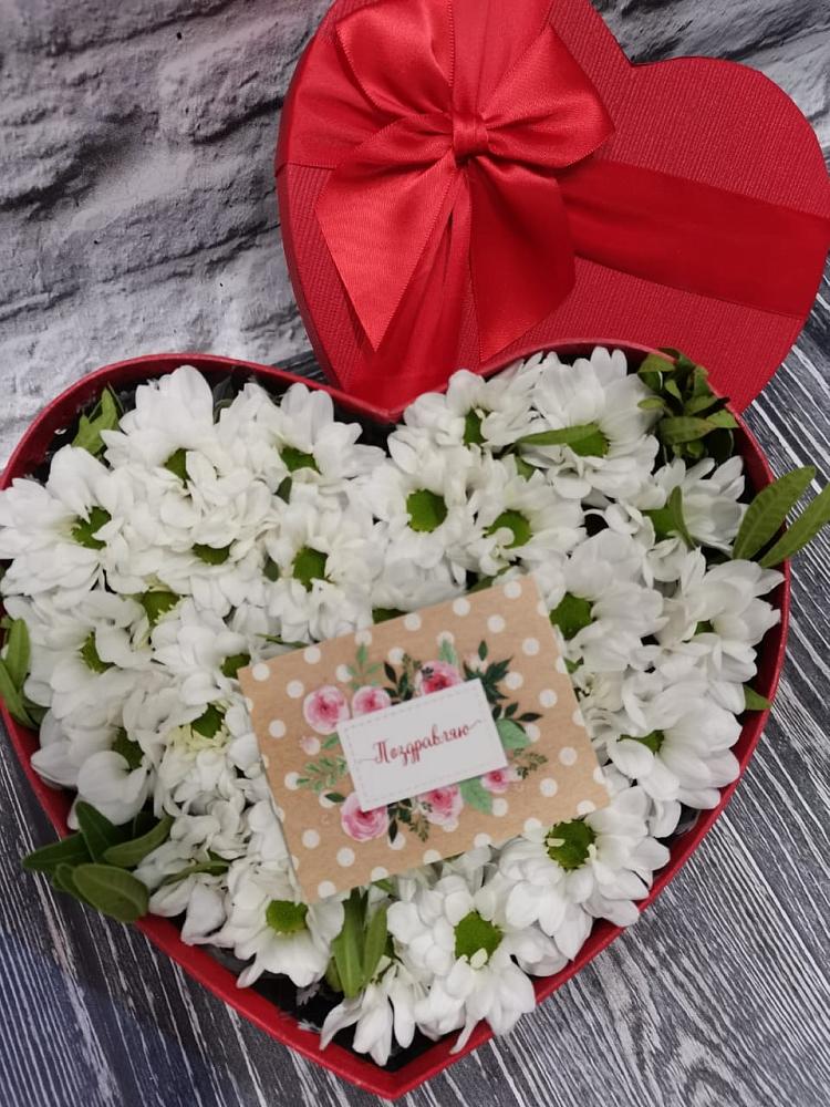 Цветочная композиция из Хризантемы в виде сердца в Староджерелиевской