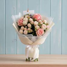 Букет цветов из:  Розы в Староджерелиевской