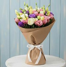 Букет цветов из:  Лизиантусы в Староджерелиевской