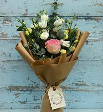 Букет цветов из:  Розы и Лизиантусы в Староджерелиевской
