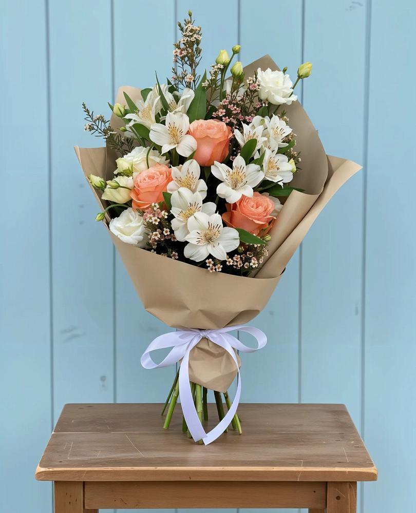 Букет цветов из: Альстромерии, Лизиантусы, Розы и Хризантемы в Староджерелиевской