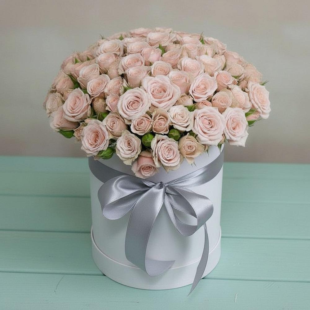 Цветочная композиция из Розы в шляпной коробке в Староджерелиевской